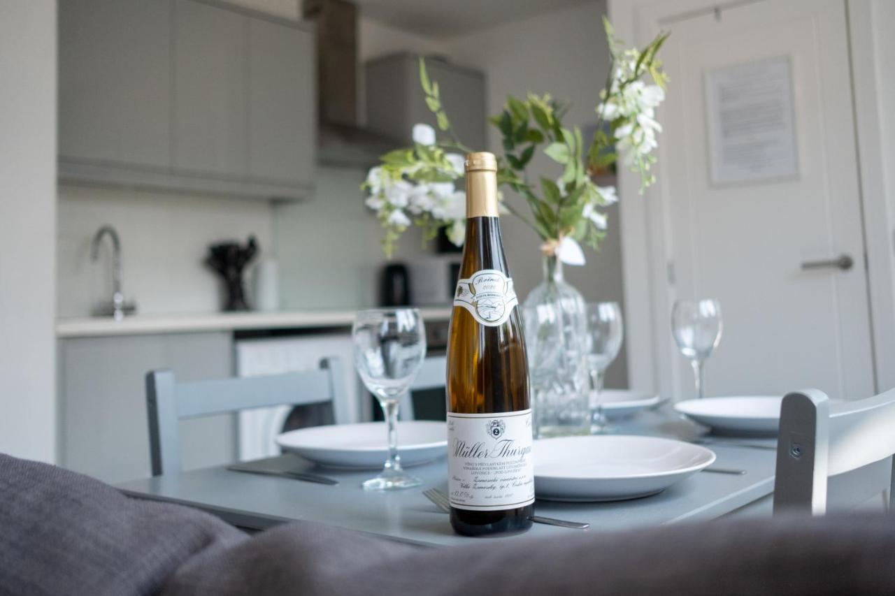Modern One Bedroom Apartment In Town Centre & 4 Min To The Beach Bournemouth Eksteriør bilde